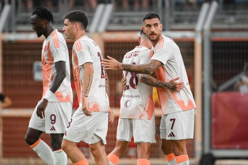 Selebrasi pemain AS Roma setelah mencetak gol ke gawang Olympiakos. (c) AS Roma